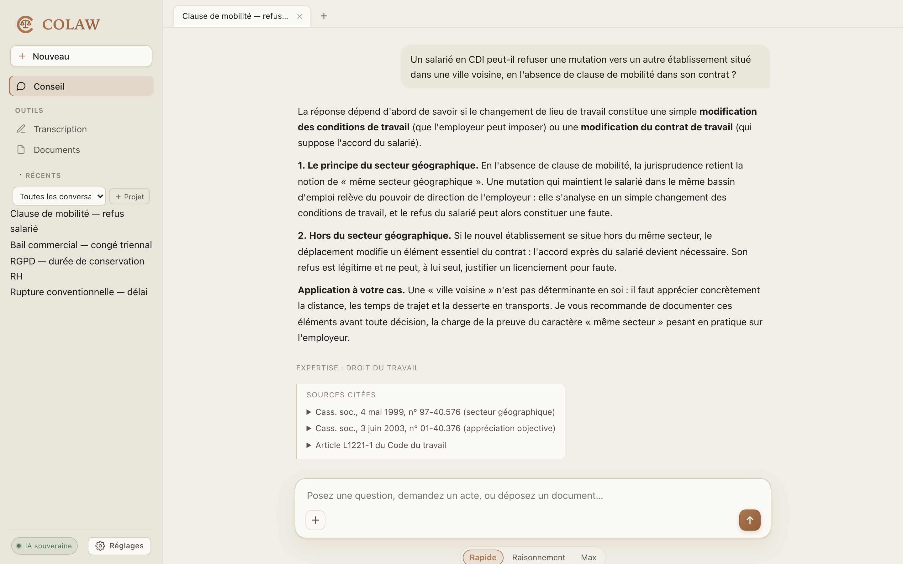 Interface de COLAW : réponse juridique sourcée à une question de droit du travail, avec citations de jurisprudence et d'articles de loi.